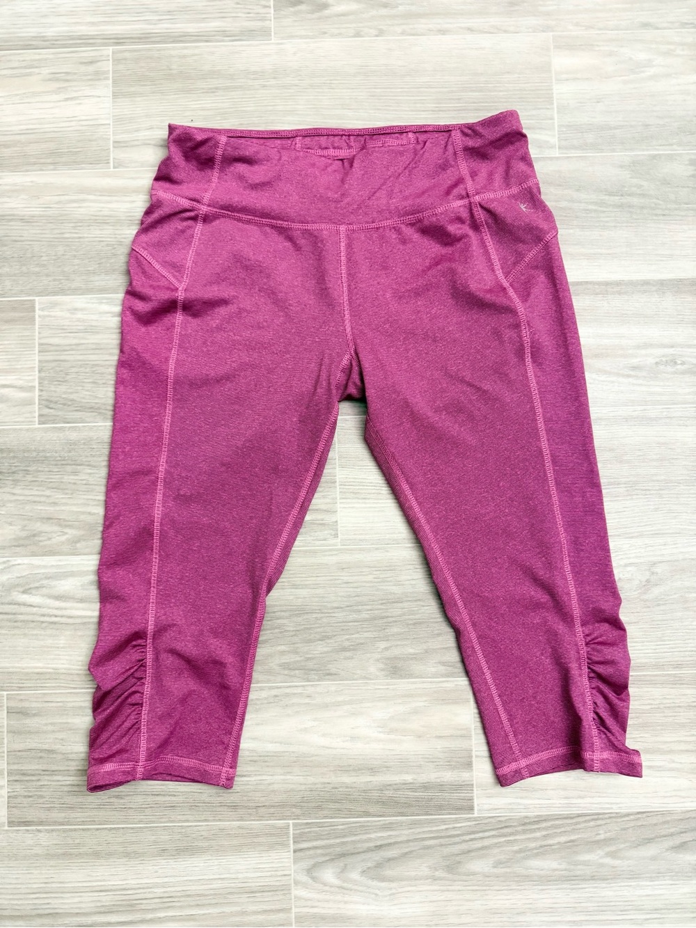 Danskin Berry-Magenta Capri Leggings